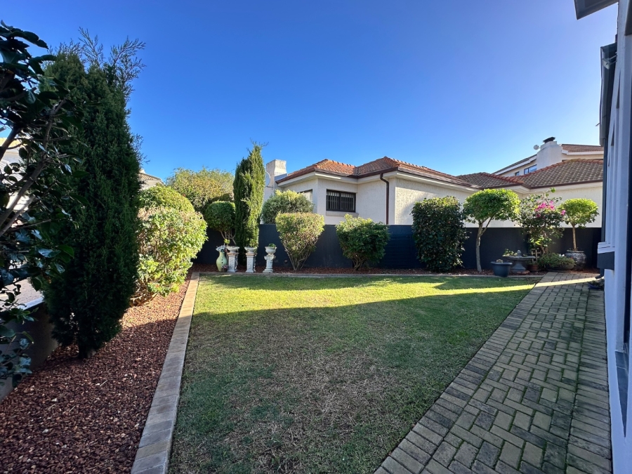 4 Bedroom Property for Sale in Hartenbos Heuwels Western Cape